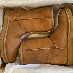 Ugh Classic Short II